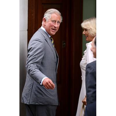 Prinz Charles & Camilla besuchen das Baby im Spital