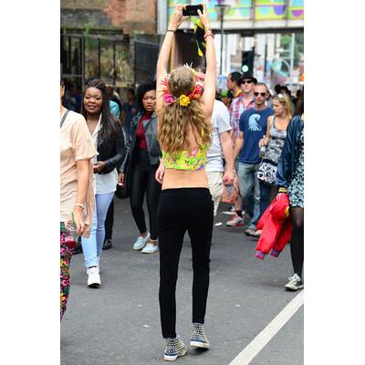 Cara Delevingne lässt die Sau raus