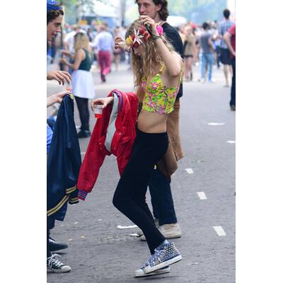 Cara Delevingne lässt die Sau raus