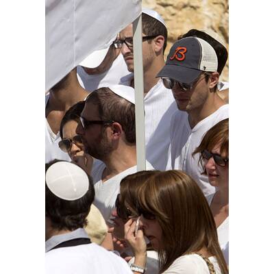 Ashton Kutcher & Mila Kunis trauern um Kabbala-Boss