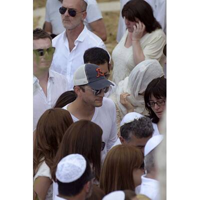 Ashton Kutcher & Mila Kunis trauern um Kabbala-Boss