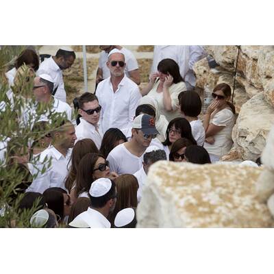 Ashton Kutcher & Mila Kunis trauern um Kabbala-Boss