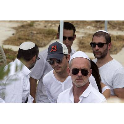 Ashton Kutcher & Mila Kunis trauern um Kabbala-Boss