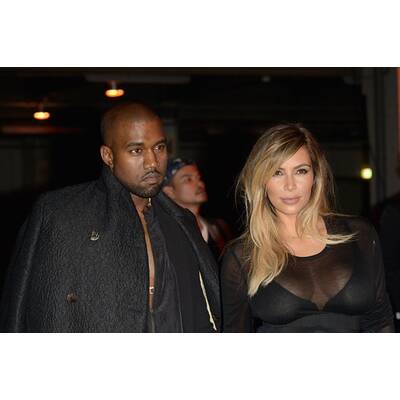 Kim Kardashian & Kanye West superhappy
