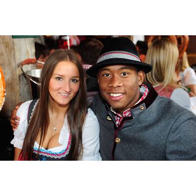 Fußball-Star David Alaba verliebt mit Freundin Katja