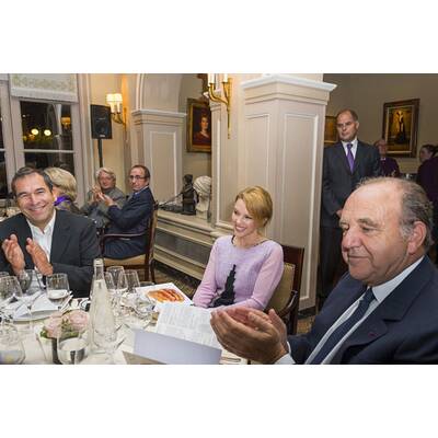 Tapfere Kylie Minogue lächelt trotz Trennung