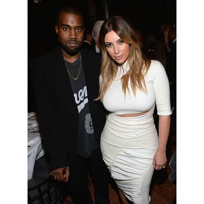 Kim ist stolz auf ihren dicken Klunker