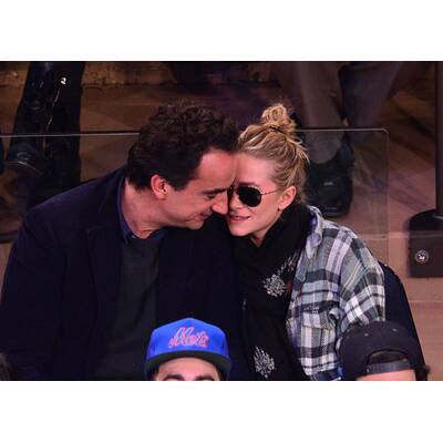 Mary-Kate Olsen bekommt ein Bussi
