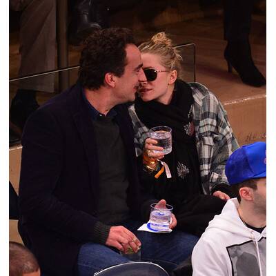 Mary-Kate Olsen bekommt ein Bussi