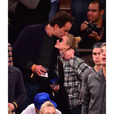 Mary-Kate Olsen bekommt ein Bussi