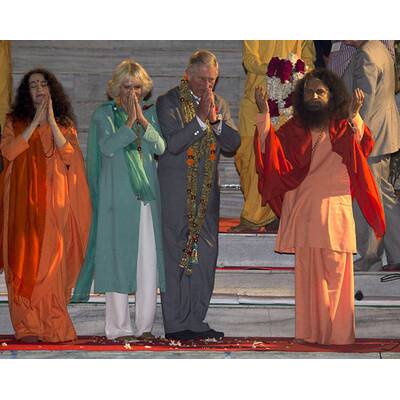 Charles & Camilla bei indischer Aarti Zeremonie