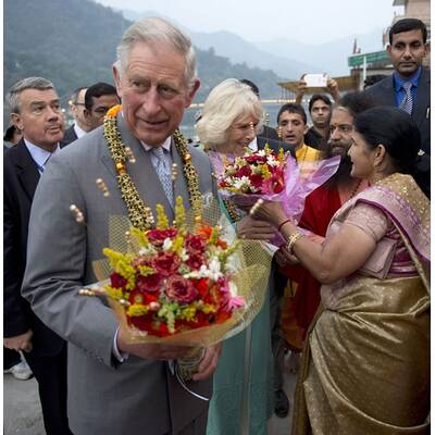 Charles & Camilla bei indischer Aarti Zeremonie