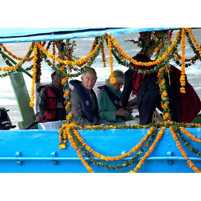 Charles & Camilla bei indischer Aarti Zeremonie