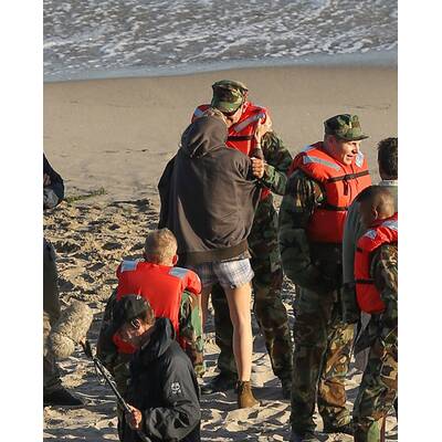 Bradley Cooper & Suki Waterhouse schmusen am Filmset