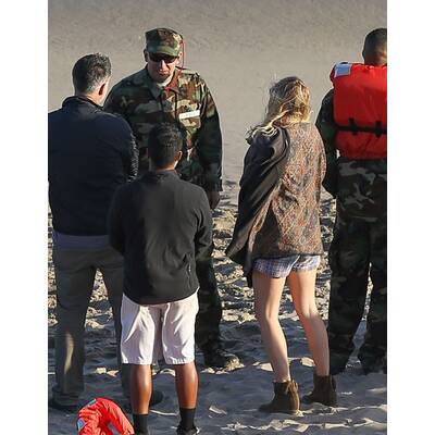 Bradley Cooper & Suki Waterhouse schmusen am Filmset