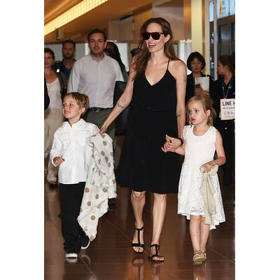 Angelina Jolie mit Pax, Shiloh, Knox und Vivienne in Japan