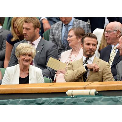 David Beckham führt Mama Sandra zu Tennismatch aus
