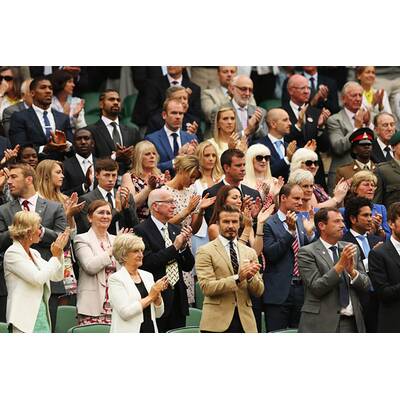 David Beckham führt Mama Sandra zu Tennismatch aus