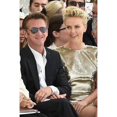 Charlize Theron & Sean Penn turteln bei Pariser Fashion Week