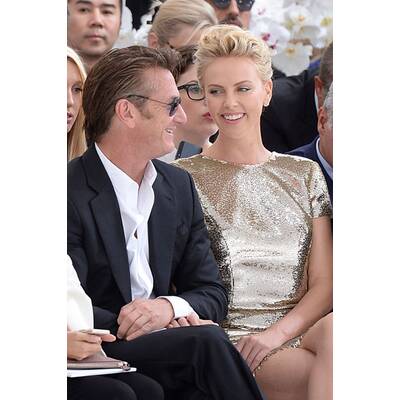 Charlize Theron & Sean Penn turteln bei Pariser Fashion Week