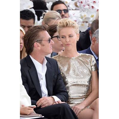 Charlize Theron & Sean Penn turteln bei Pariser Fashion Week