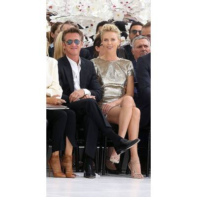 Charlize Theron & Sean Penn turteln bei Pariser Fashion Week