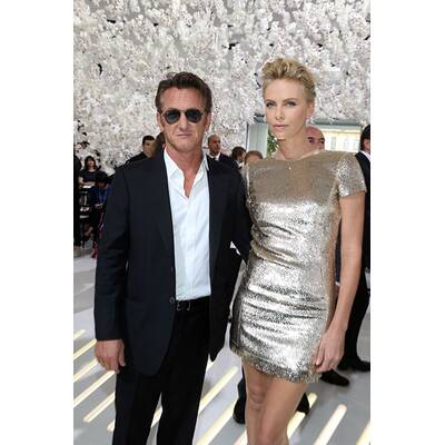 Charlize Theron & Sean Penn turteln bei Pariser Fashion Week