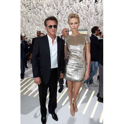 Charlize Theron & Sean Penn turteln bei Pariser Fashion Week