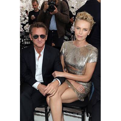 Charlize Theron & Sean Penn turteln bei Pariser Fashion Week