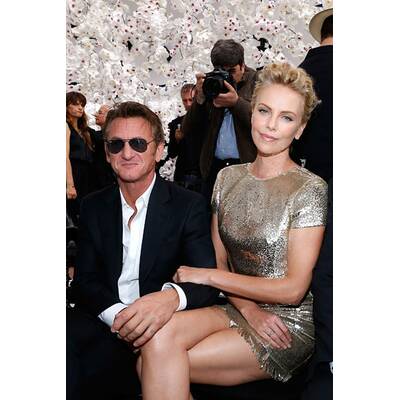 Charlize Theron & Sean Penn turteln bei Pariser Fashion Week