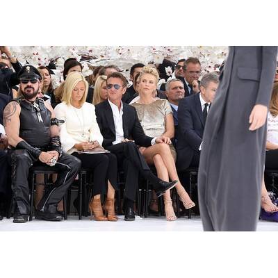 Charlize Theron & Sean Penn turteln bei Pariser Fashion Week