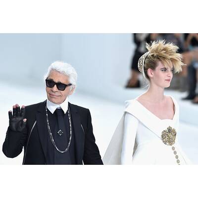 Karl Lagerfeld schickt schwangere Braut auf den Catwalk