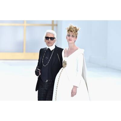 Karl Lagerfeld schickt schwangere Braut auf den Catwalk