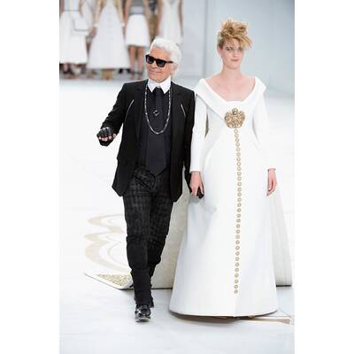 Karl Lagerfeld schickt schwangere Braut auf den Catwalk