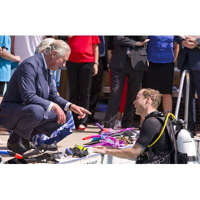 Prinz William macht unter Wasser eine gute Figur