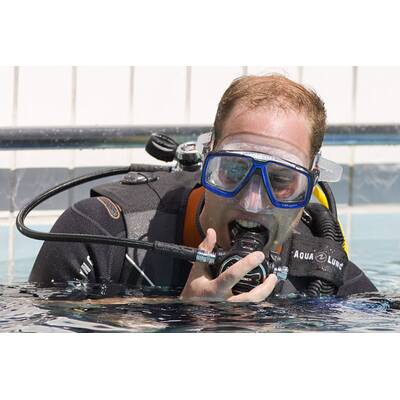 Prinz William macht unter Wasser eine gute Figur