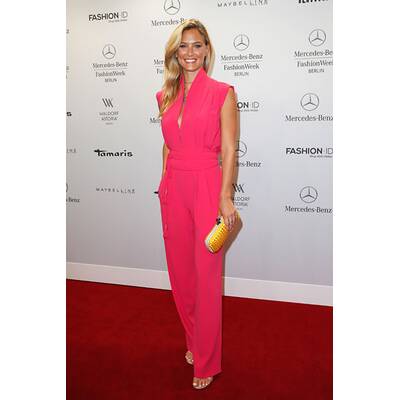 Bar Rafaeli zieht in Berlin alle Blicke auf sich 