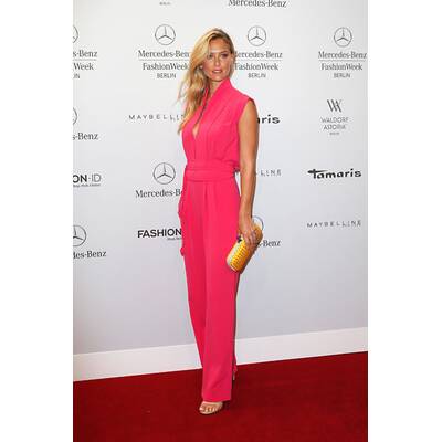 Bar Rafaeli zieht in Berlin alle Blicke auf sich 