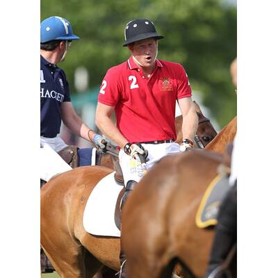 Prinz Harry führt sein Polo-Team zum Sieg