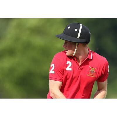 Prinz Harry führt sein Polo-Team zum Sieg