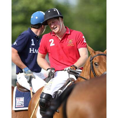 Prinz Harry führt sein Polo-Team zum Sieg