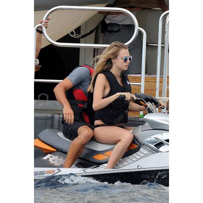 Cara Delevingne & Selena Gomez im Yachturlaub