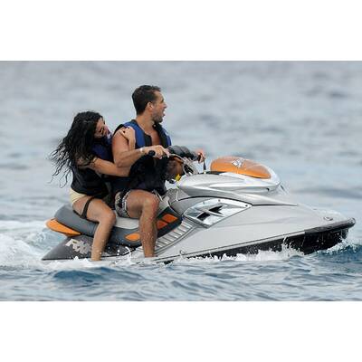 Cara Delevingne & Selena Gomez im Yachturlaub