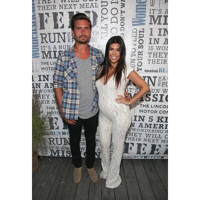 Kourtney Kardashian zeigt ihren Babybauch