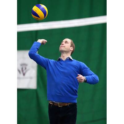 Prinz William spielt Volleyball