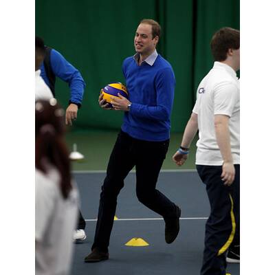 Prinz William spielt Volleyball