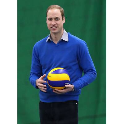 Prinz William spielt Volleyball