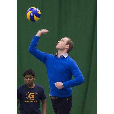 Prinz William spielt Volleyball