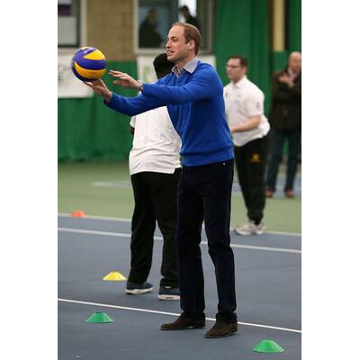 Prinz William spielt Volleyball