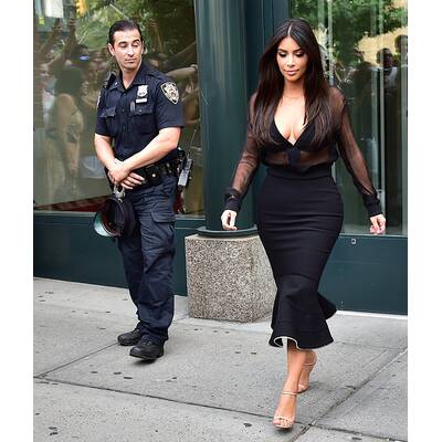 Polizist checkt Kim Kardashians Po ab